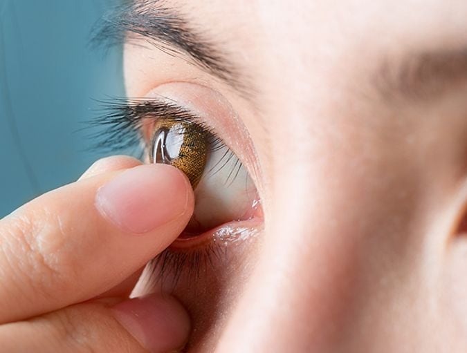 contact_lens_stuck_behind_eye_row_1